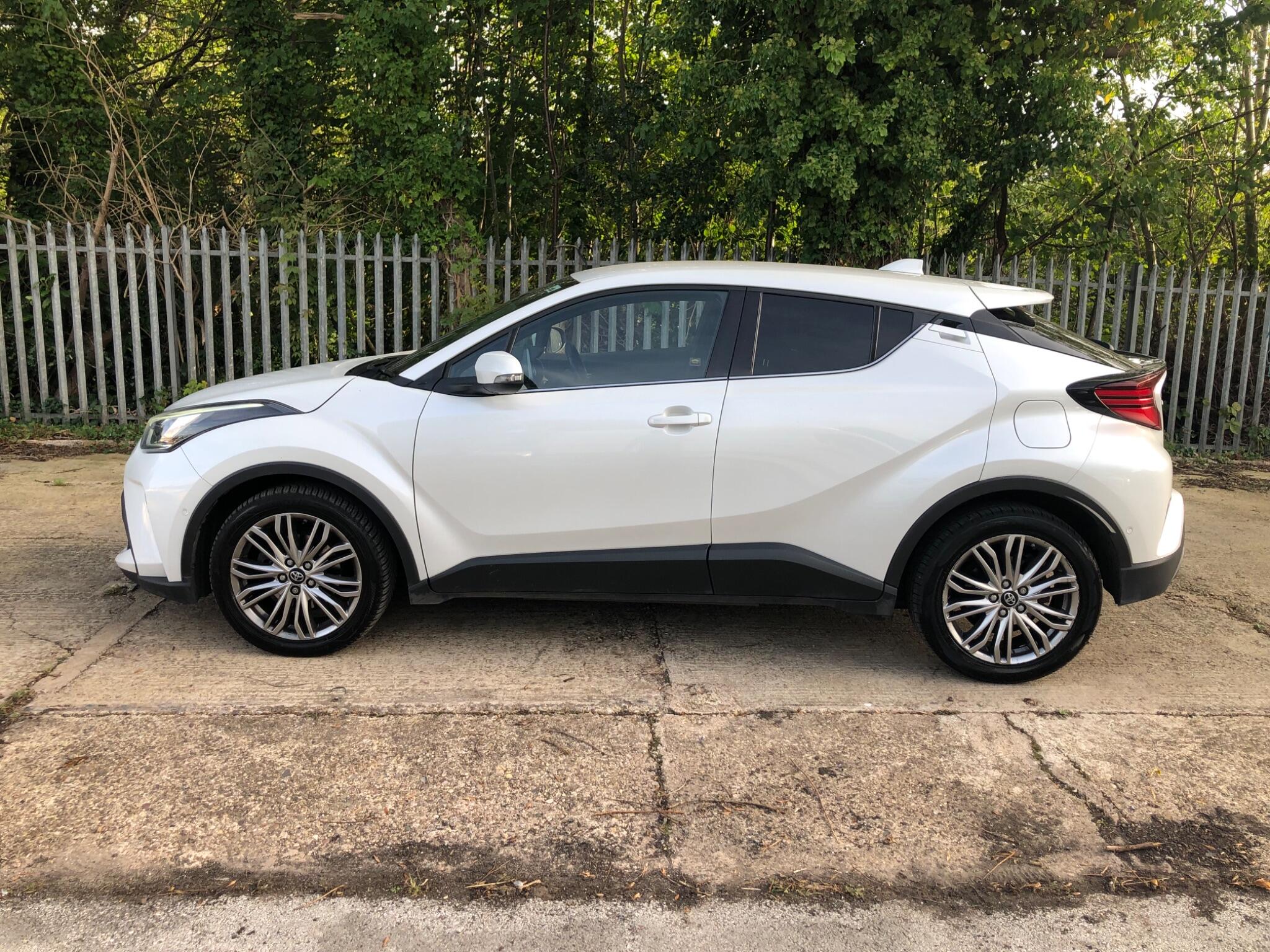 Toyota C-HR view 4
