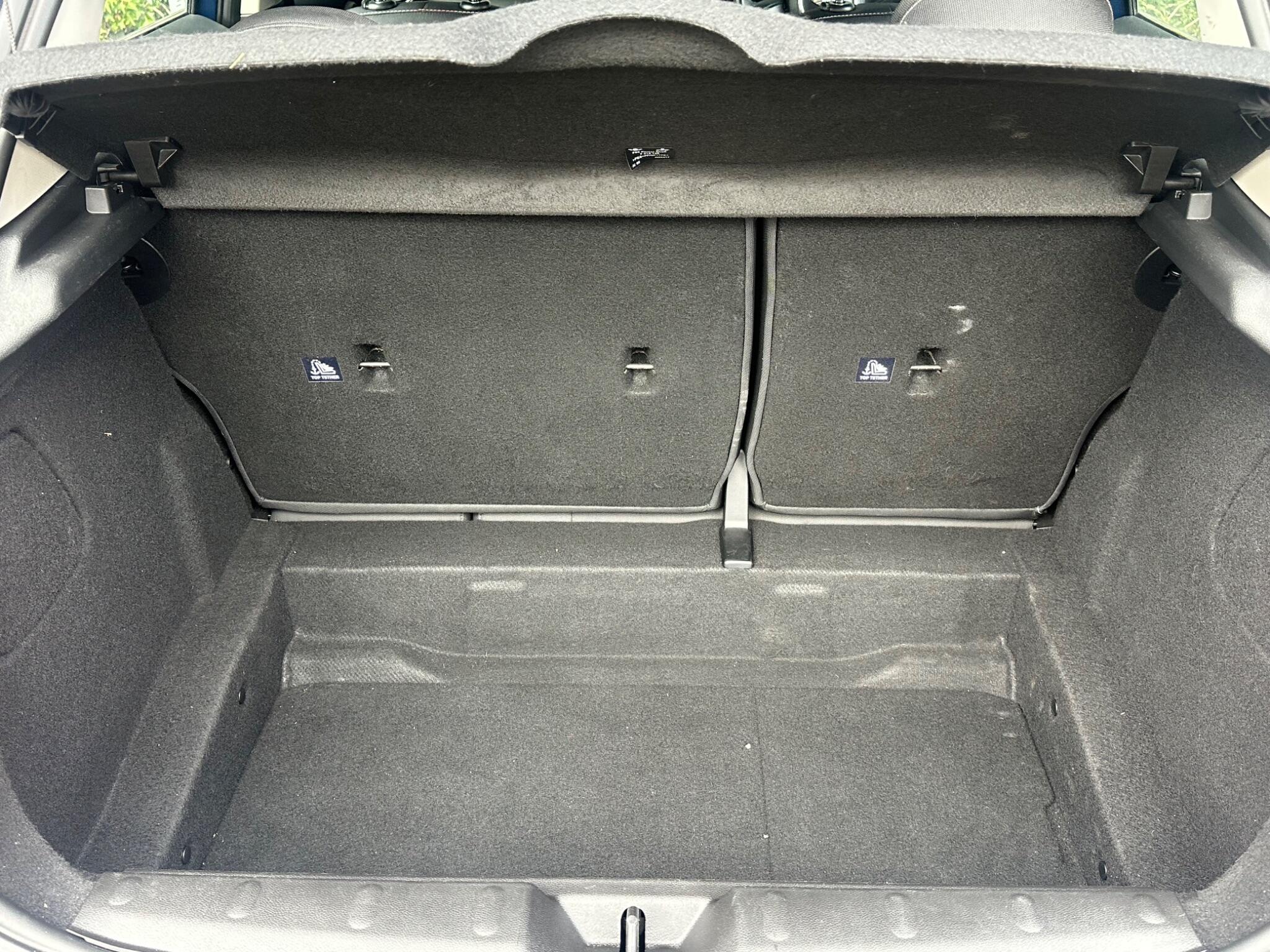 Mini Hatch view 7
