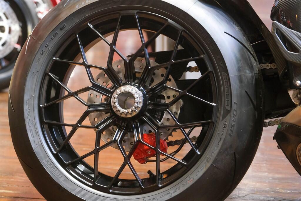 Ducati Streetfighter V4 view 6