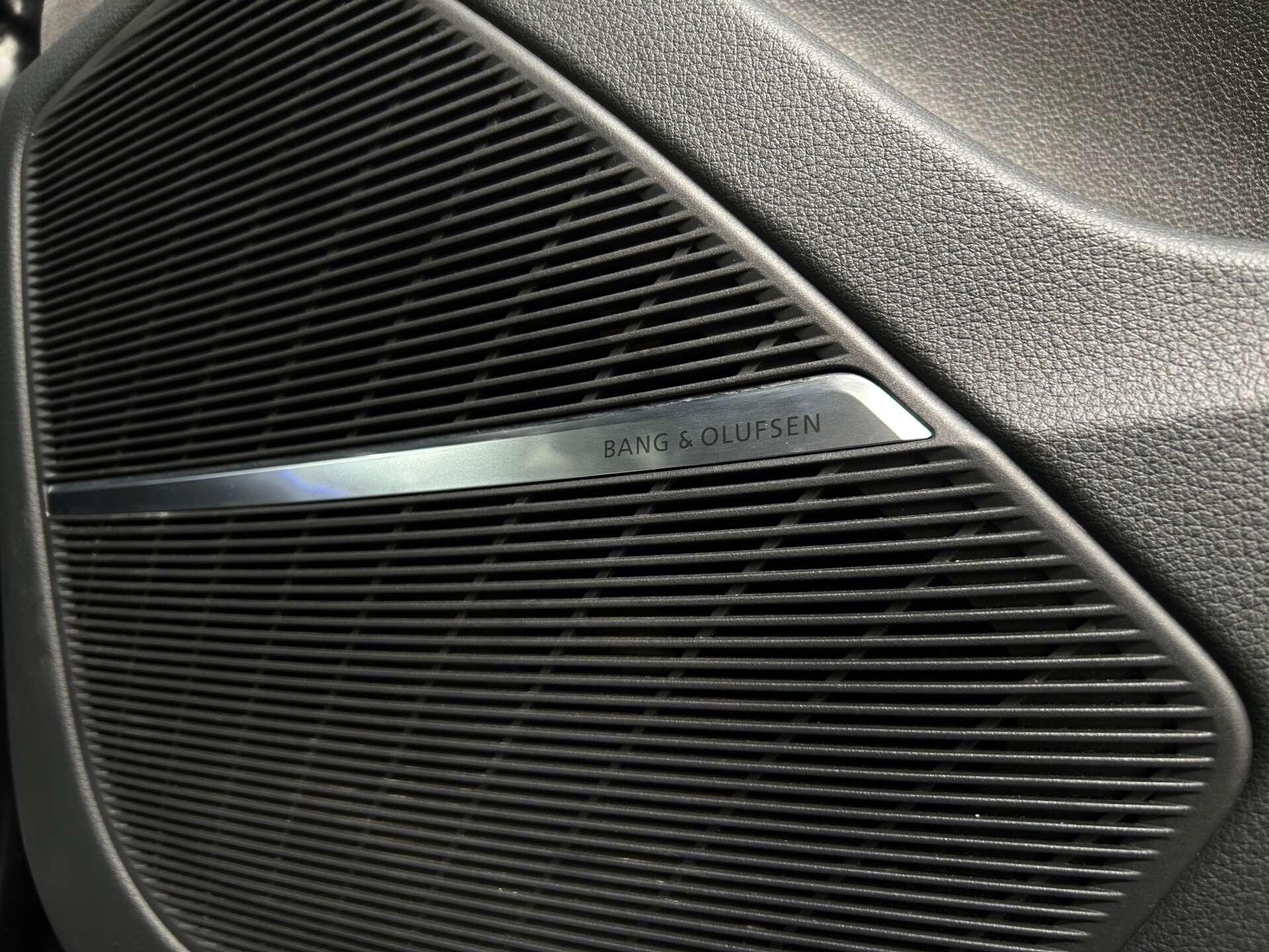 Audi Q8 view 34
