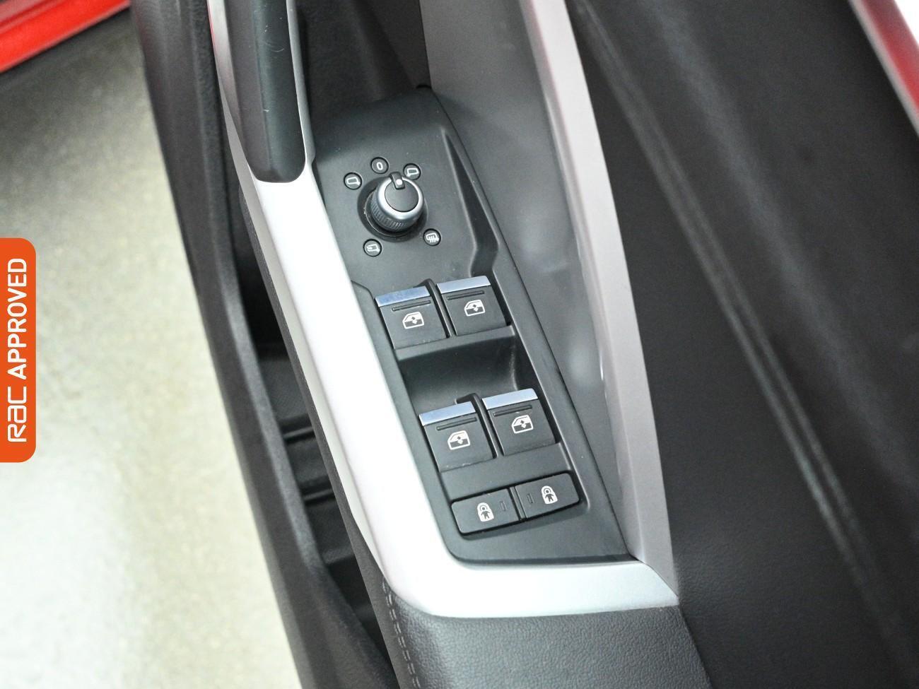 Audi Q3 view 23
