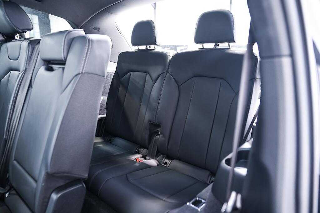 Audi Q7 view 16
