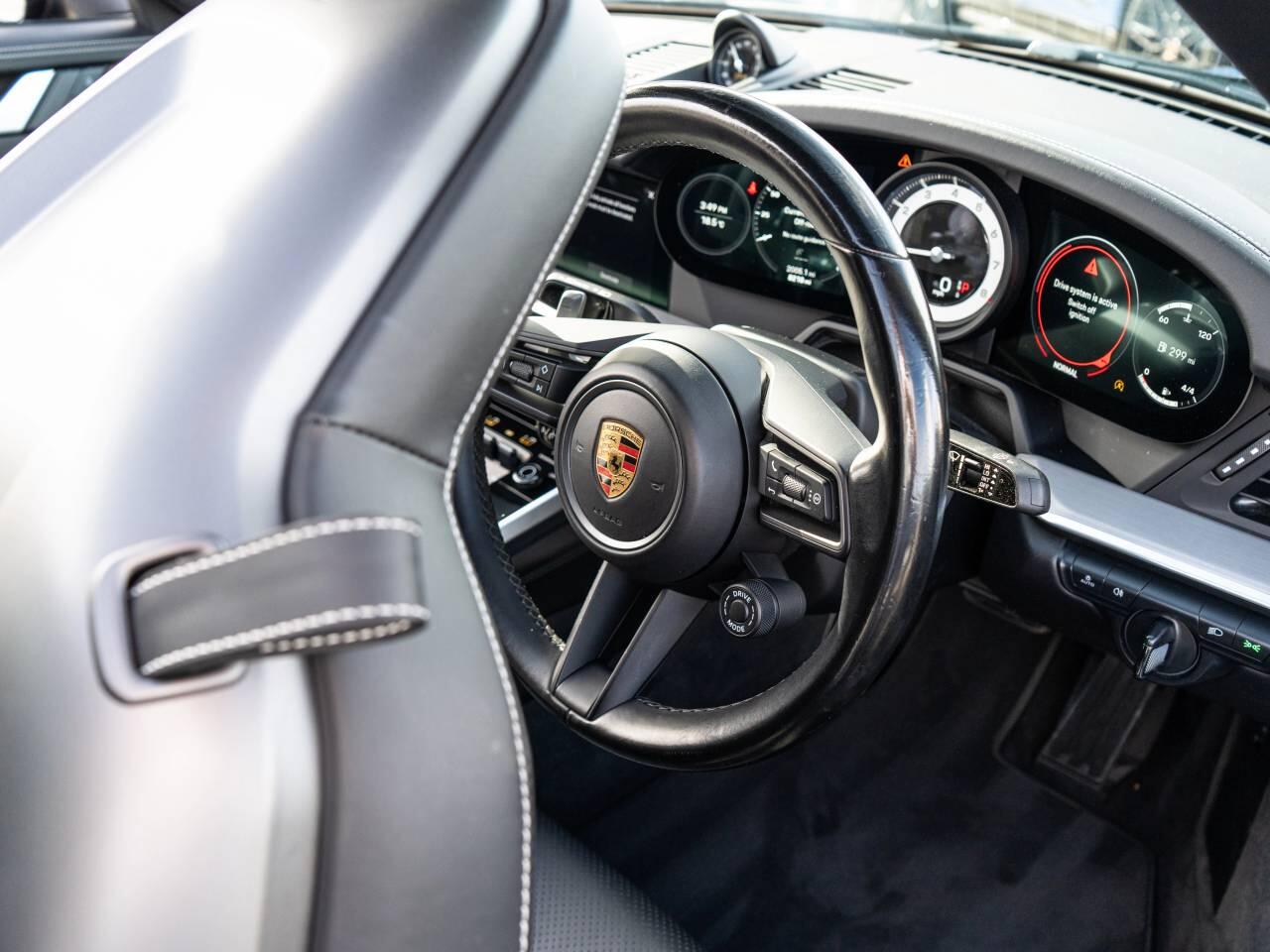 Porsche 911 view 30