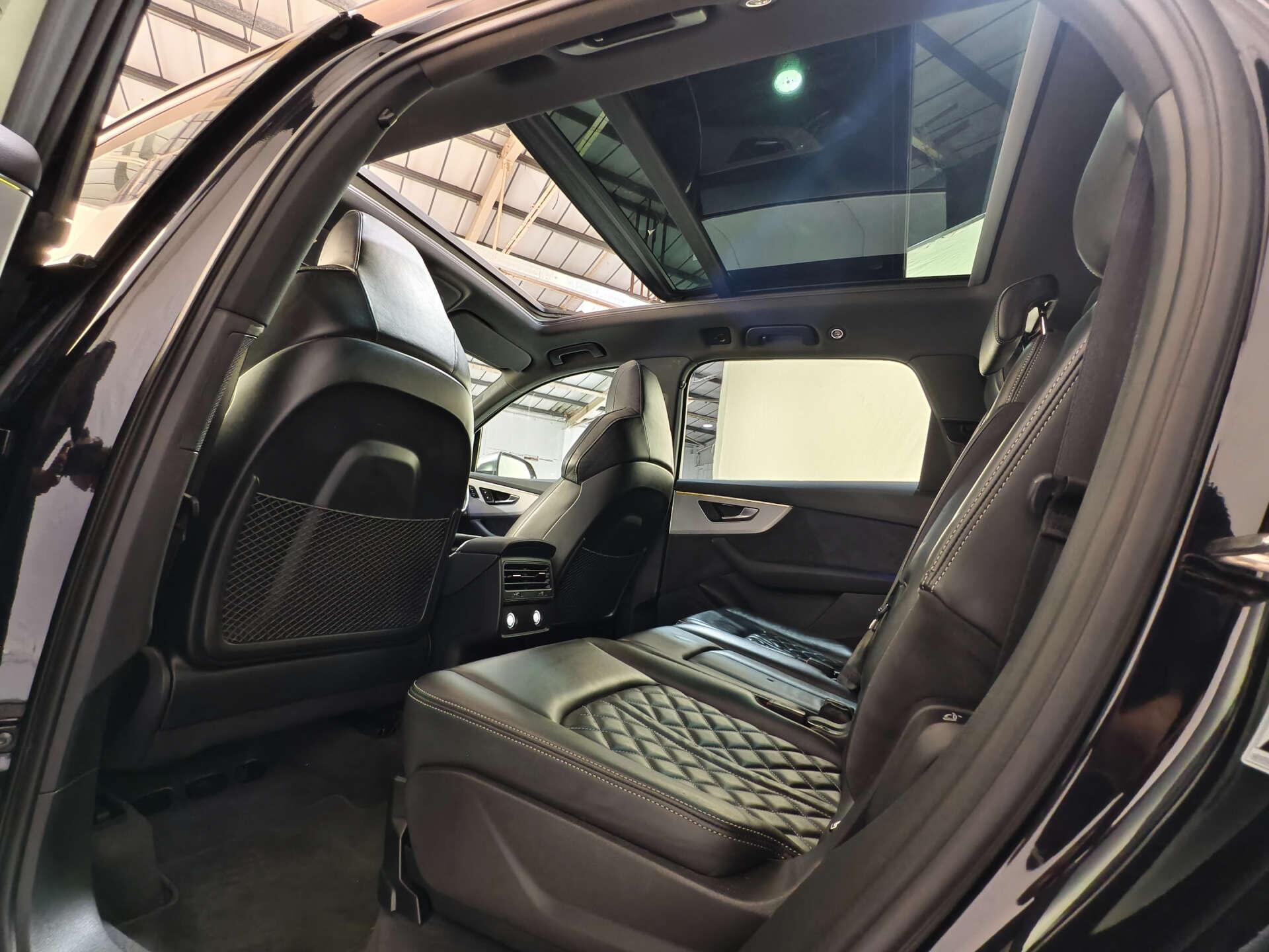Audi SQ7 view 24