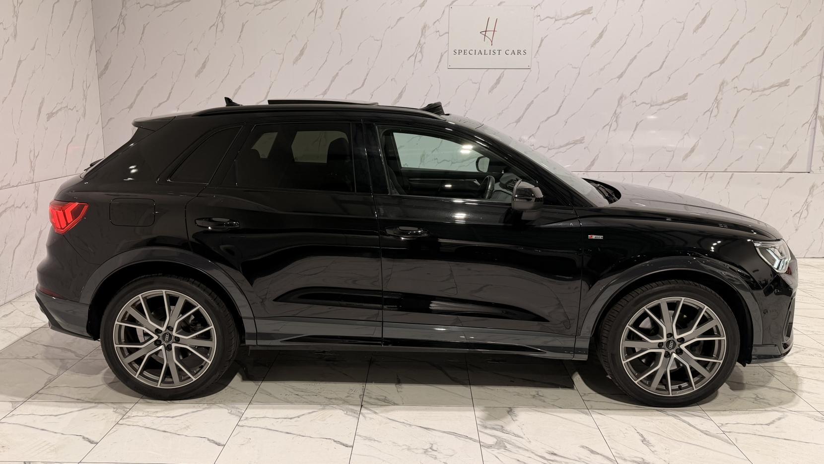 Audi Q3 view 4