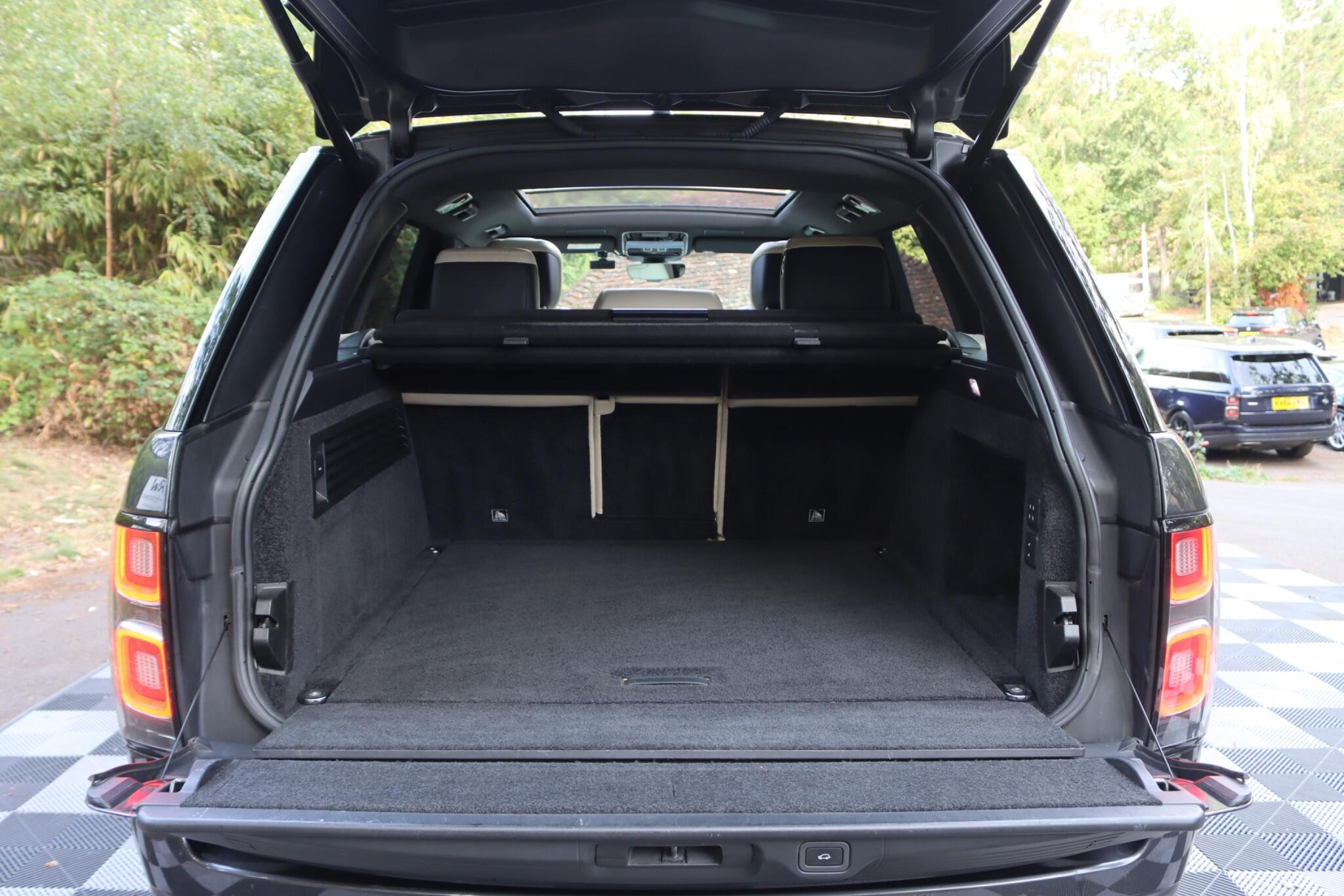 Land Rover Range Rover view 37