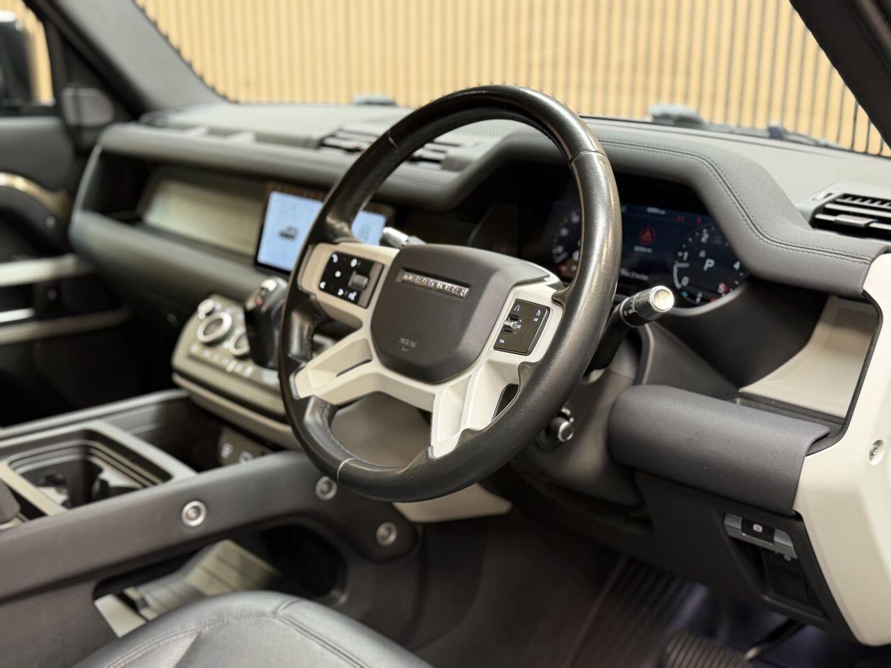 Land Rover Defender 110 view 26