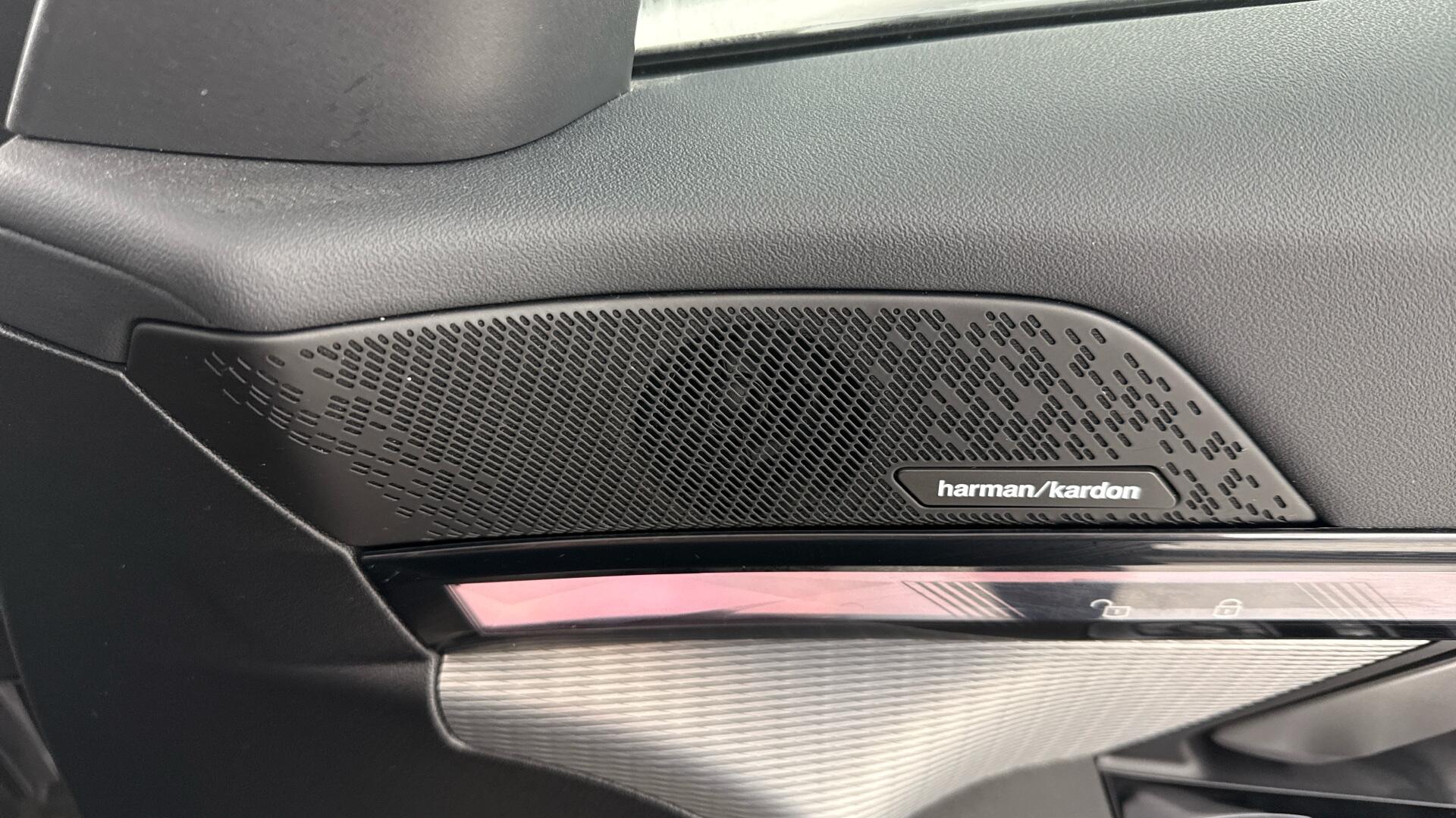 BMW 5 Series view 20