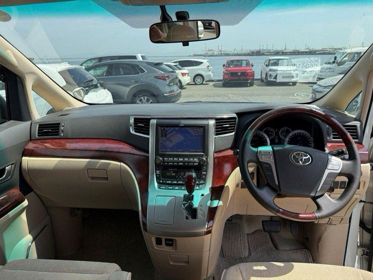Toyota Alphard view 12