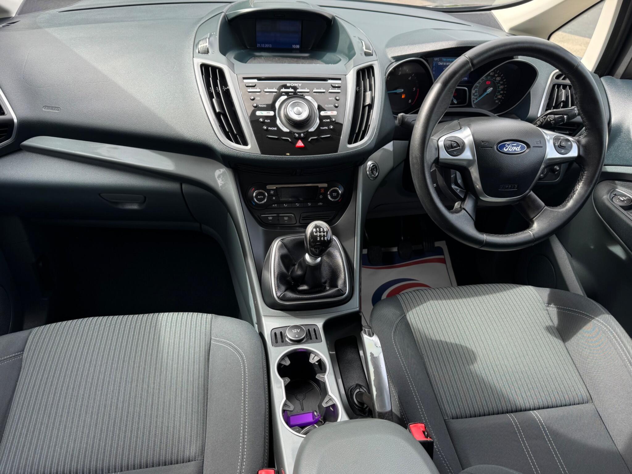 Ford Grand C-Max view 17