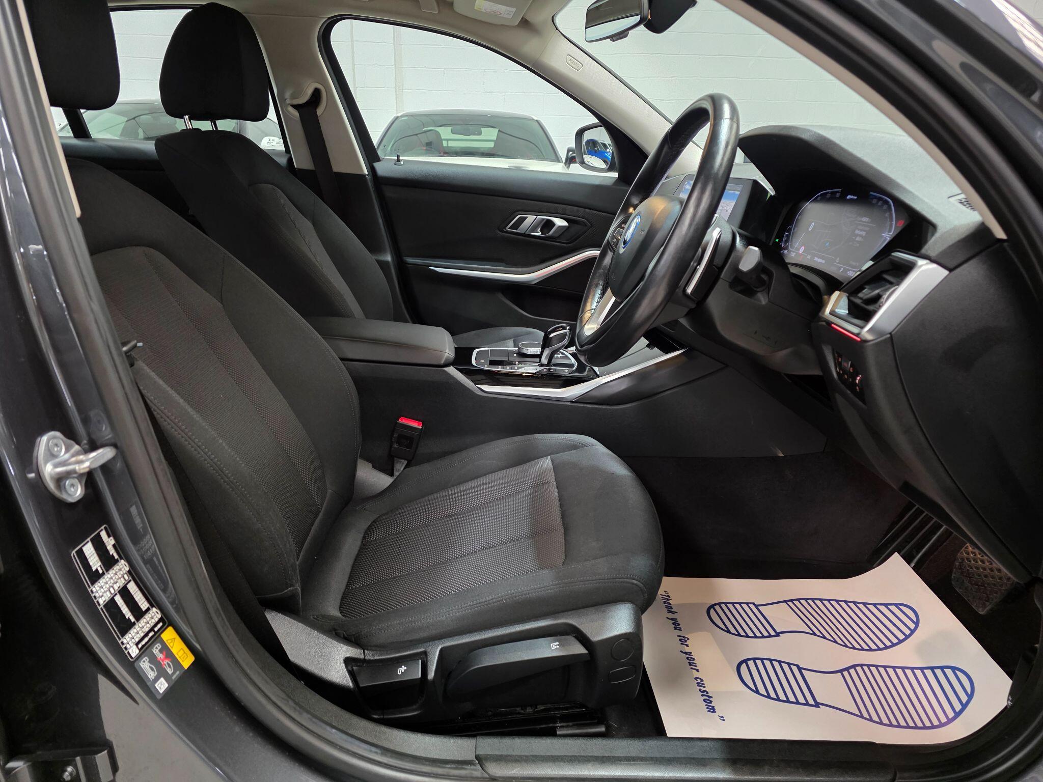 BMW 3 Series view 6