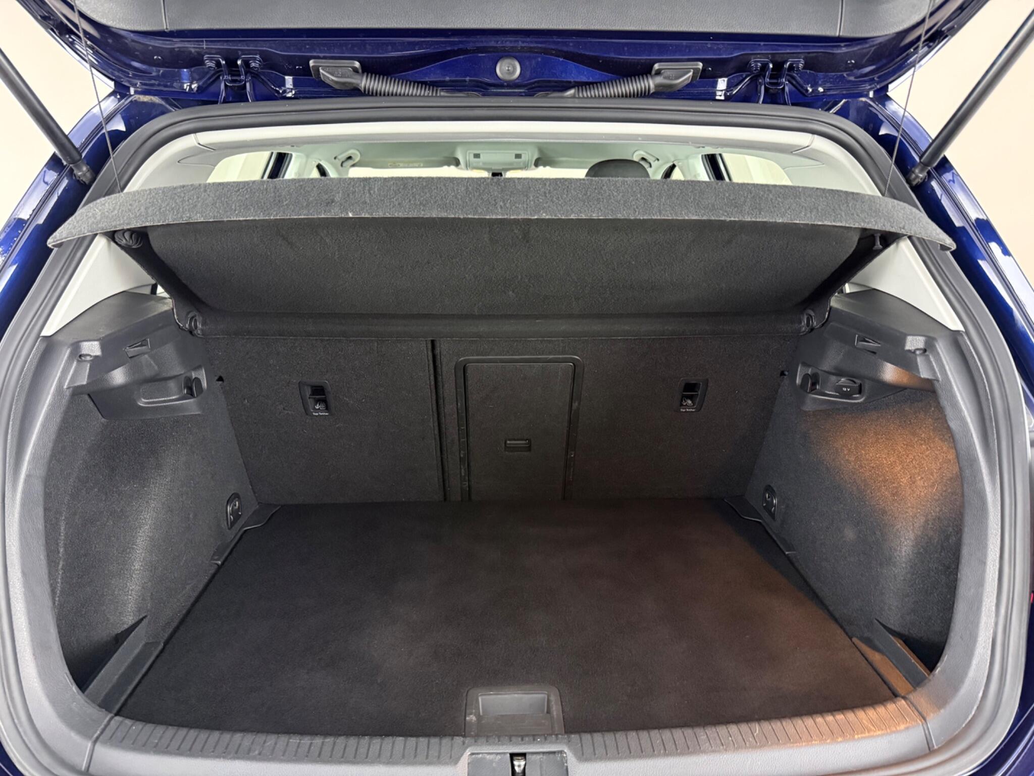Volkswagen Golf view 10