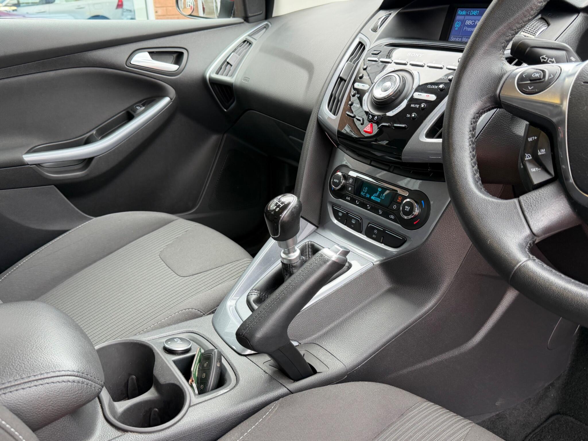 Ford Focus view 8