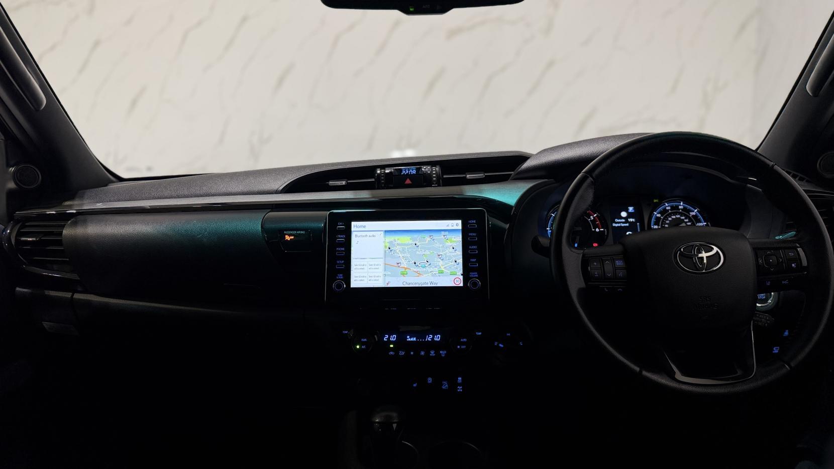 Toyota Hilux view 20