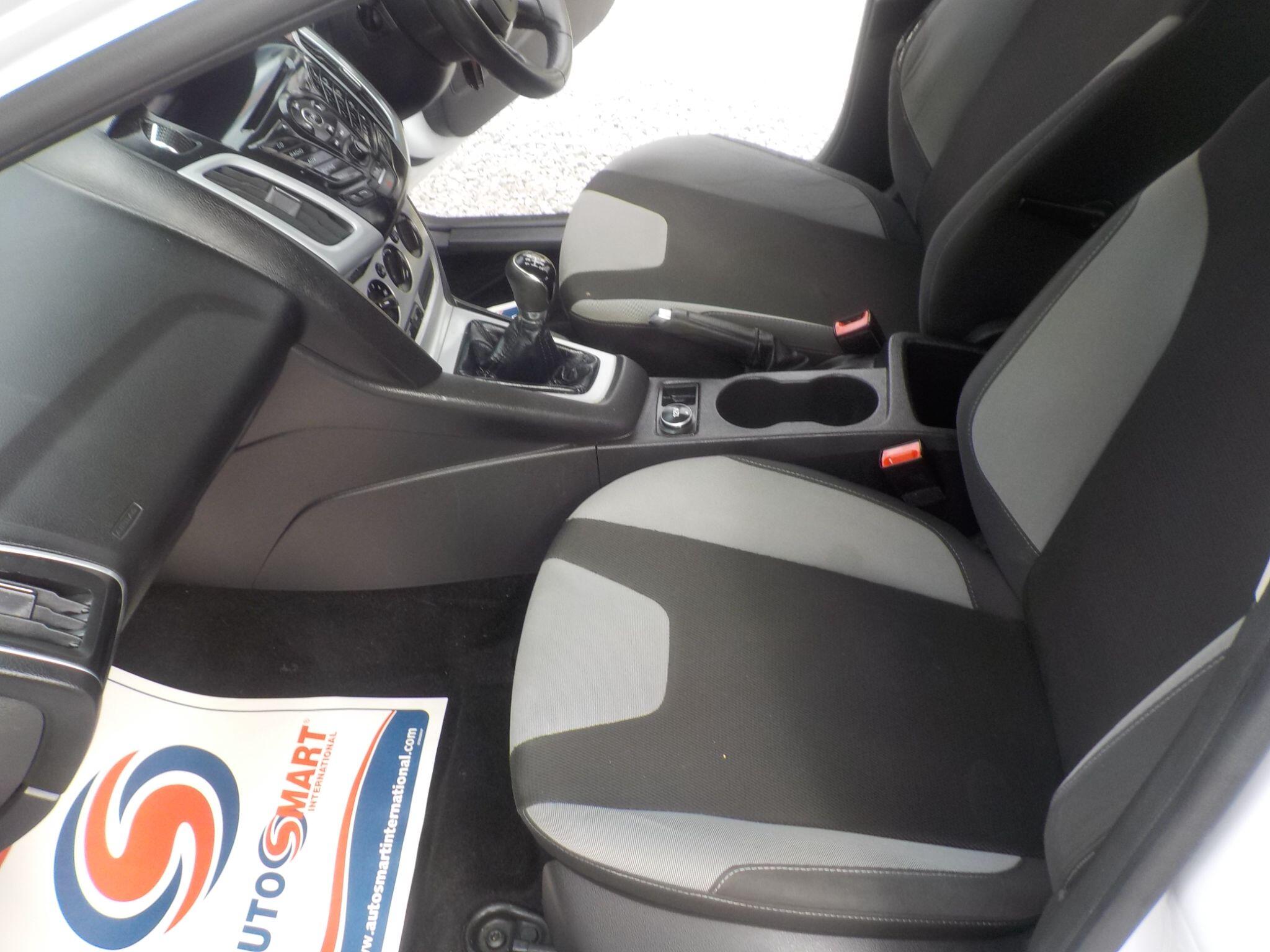 Ford Focus 1.6 Zetec Euro 5 5dr
