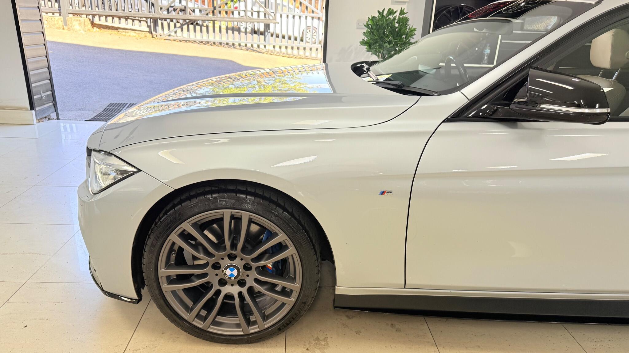 BMW 3 Series view 44