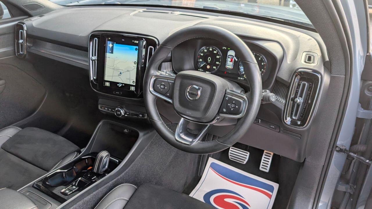 Volvo XC40 view 5