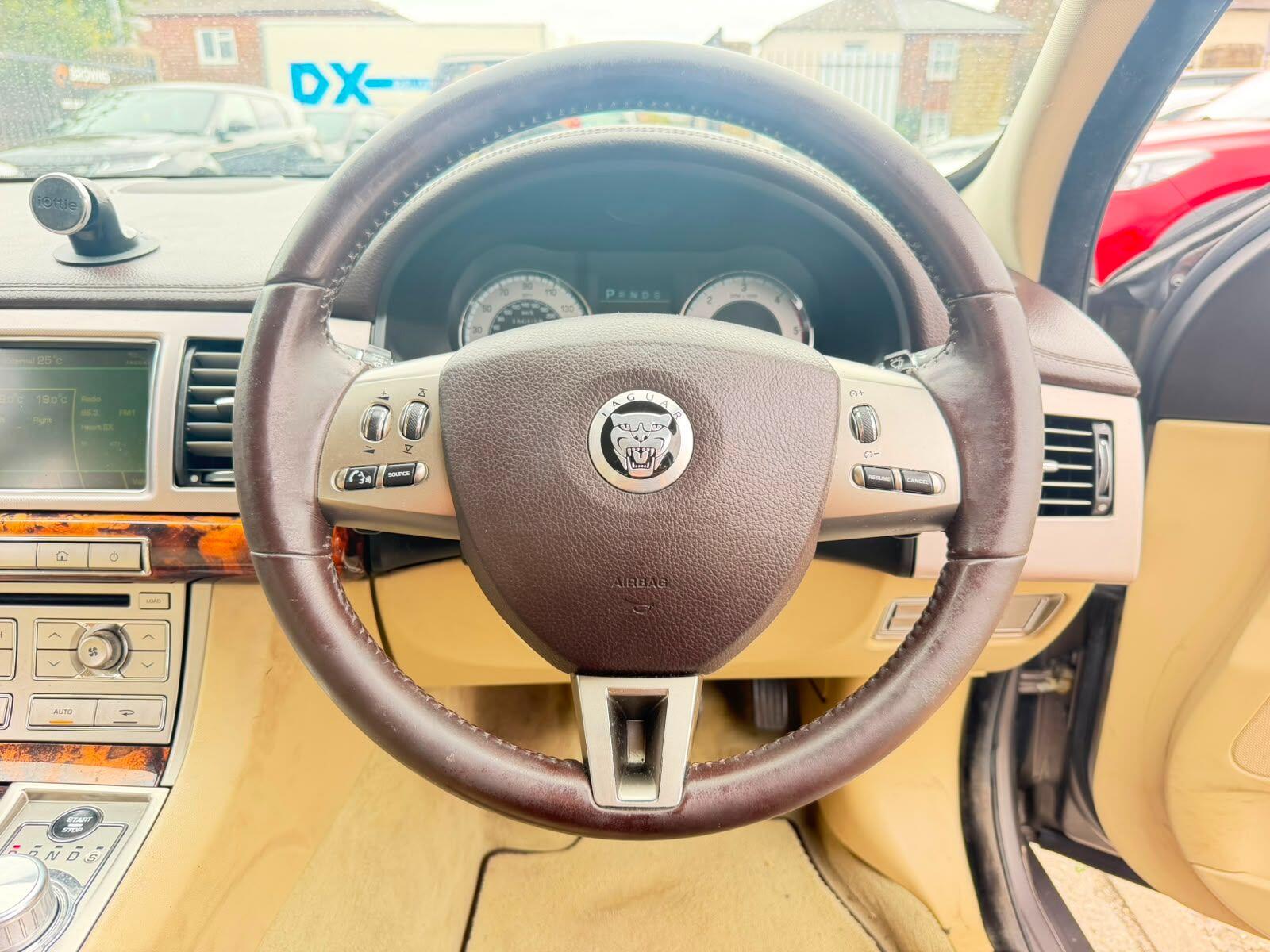 Jaguar XF view 22