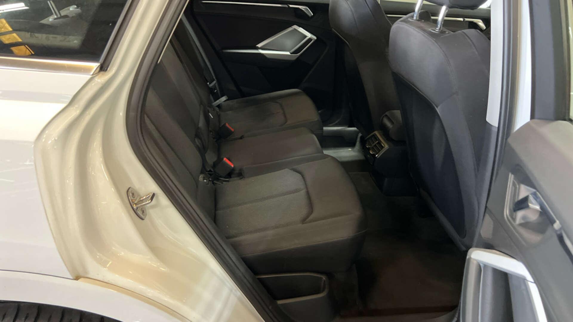 Audi Q3 view 11