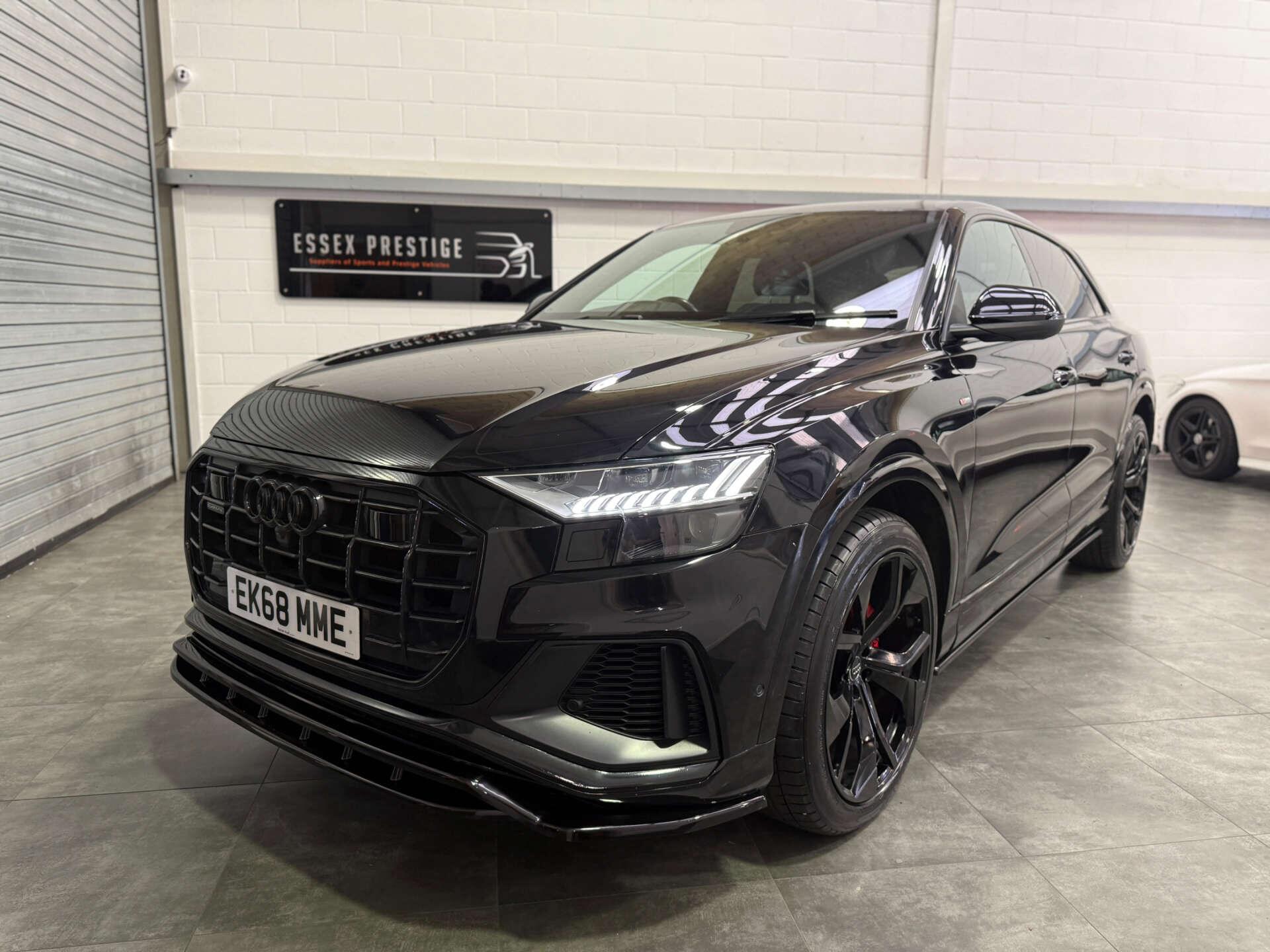 Audi Q8 view 9