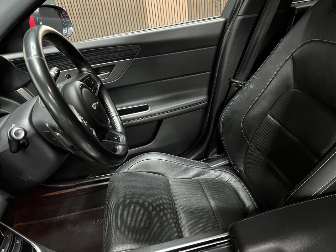 Jaguar XF view 28