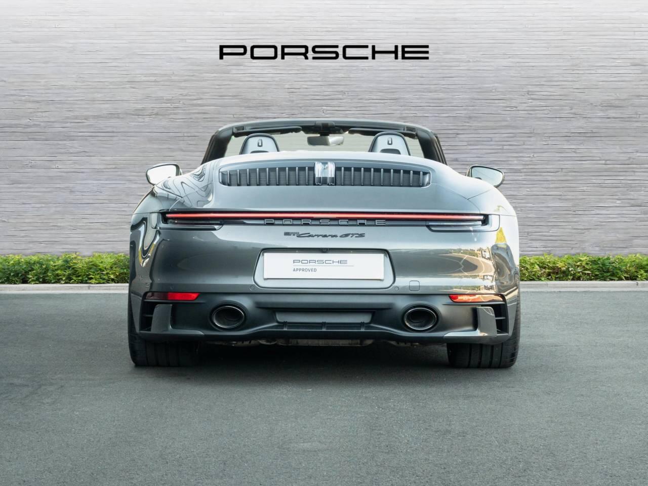 Porsche 911 view 6