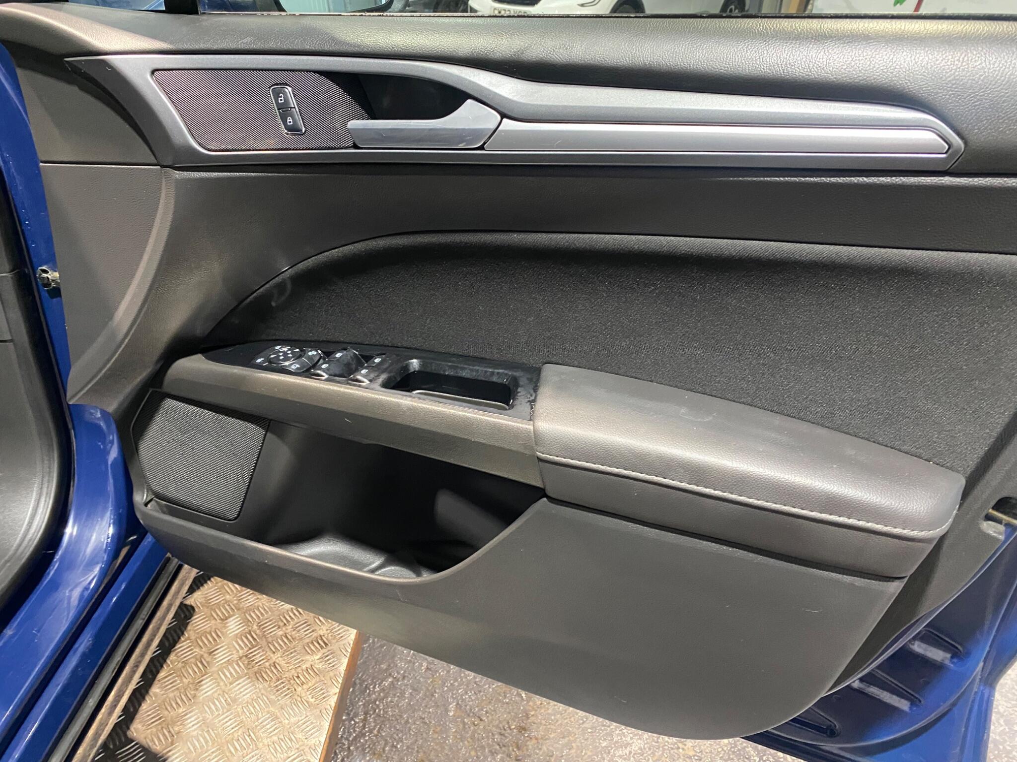 2015 Ford Mondeo 1.6 TDCi ECOnetic Titanium Euro 5 (s/s) 5dr • 121,000 miles image 17