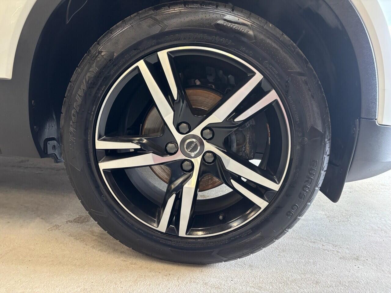 Volvo XC40 view 12