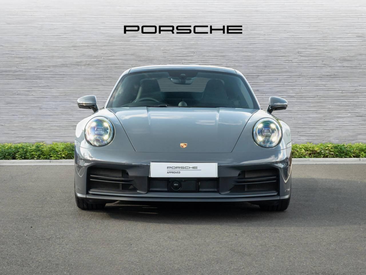Porsche 911 view 6