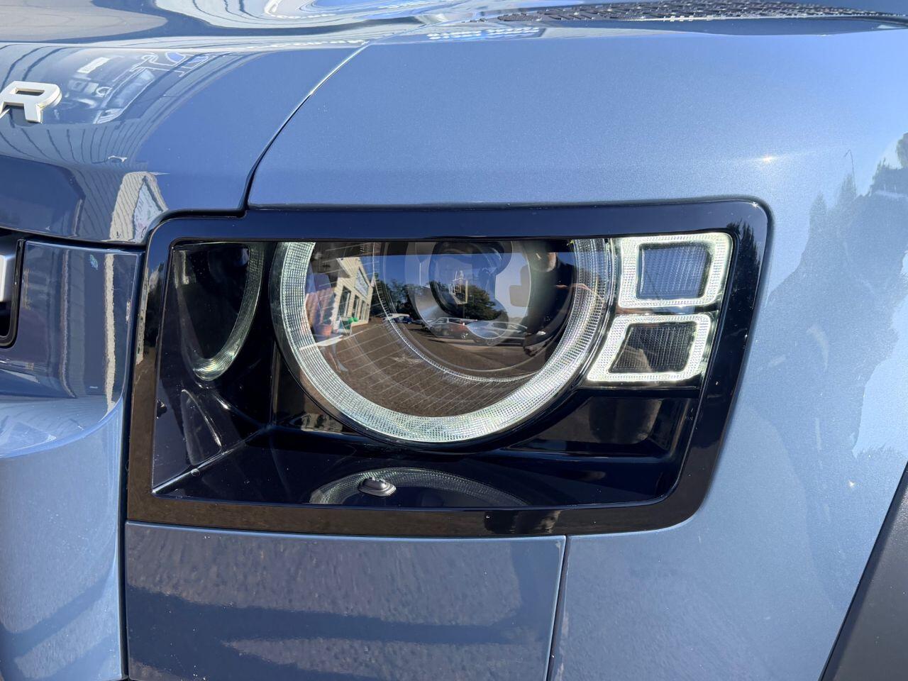 Land Rover Defender view 31