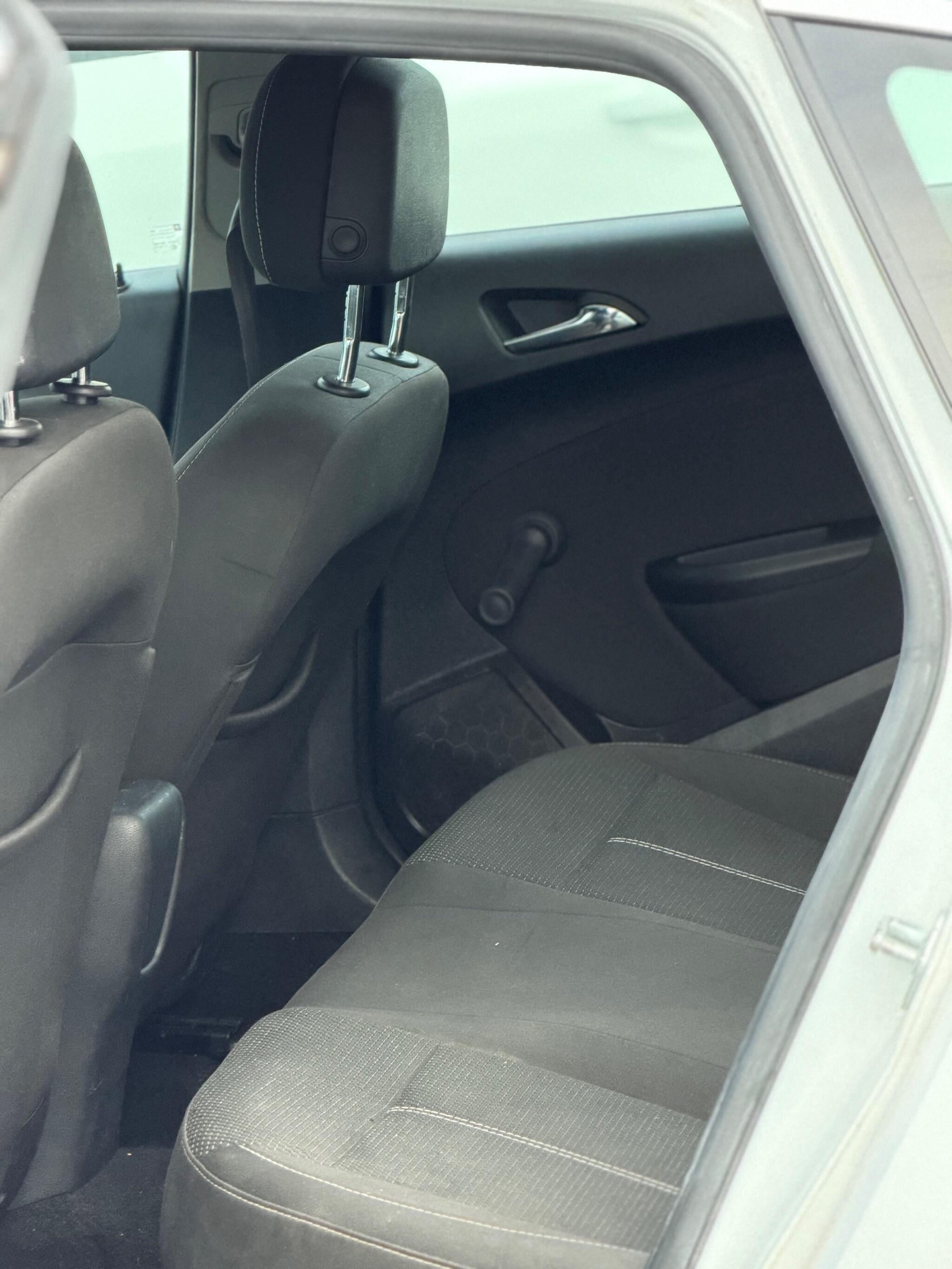 2015 Vauxhall Astra 1.6i Tech Line GT Euro 6 5dr image 25