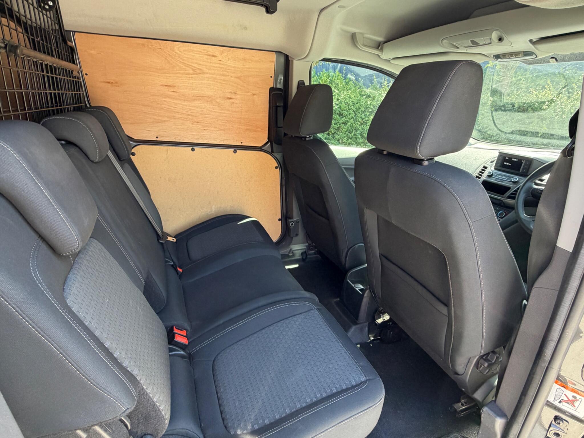 Ford Transit Connect view 41