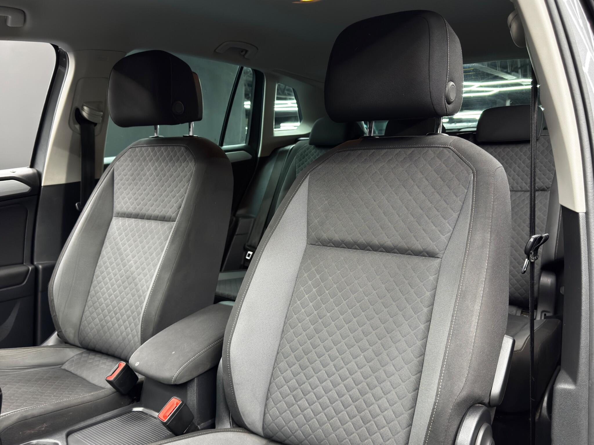 Volkswagen Tiguan view 14