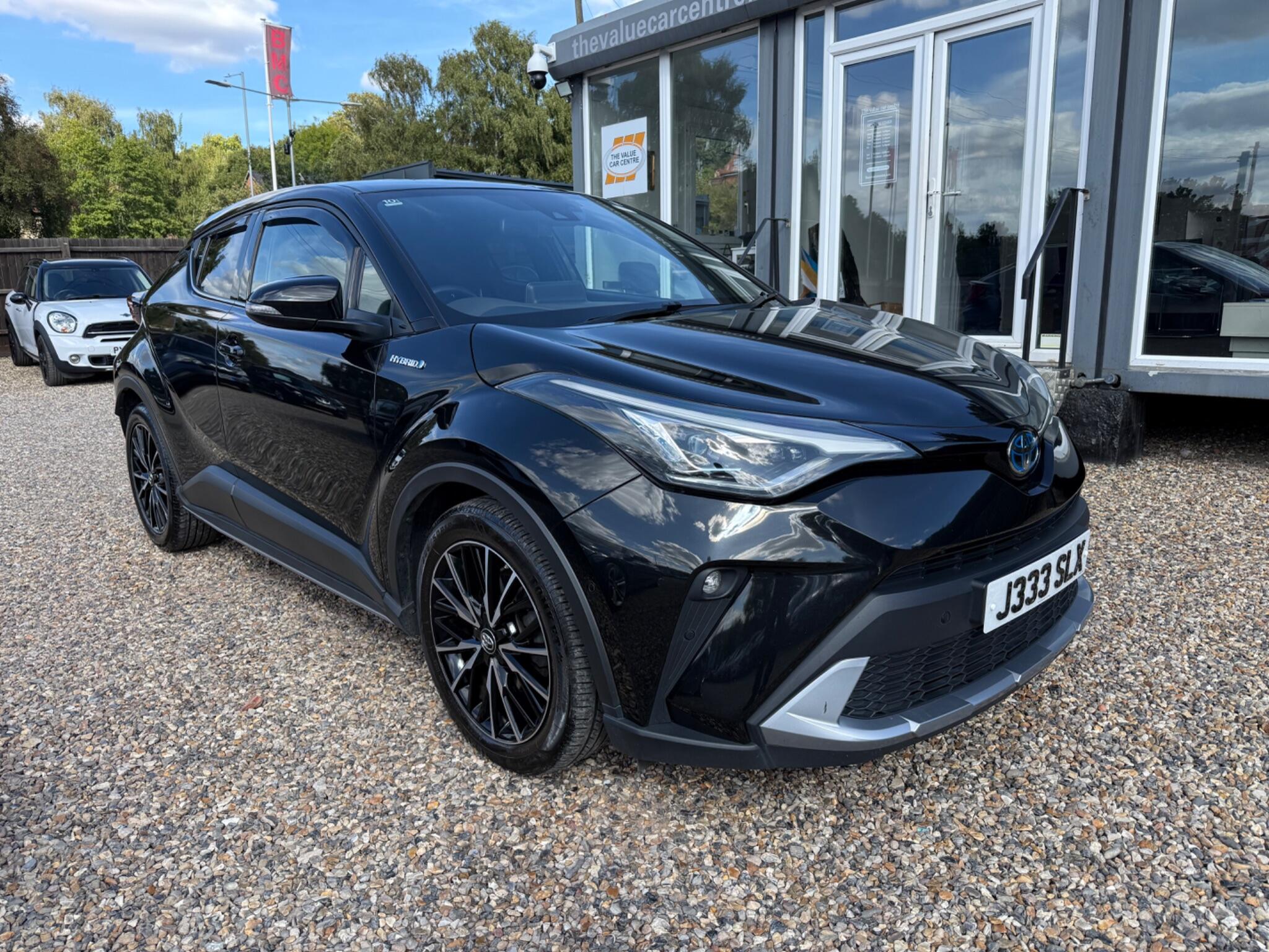 Toyota C-HR main image