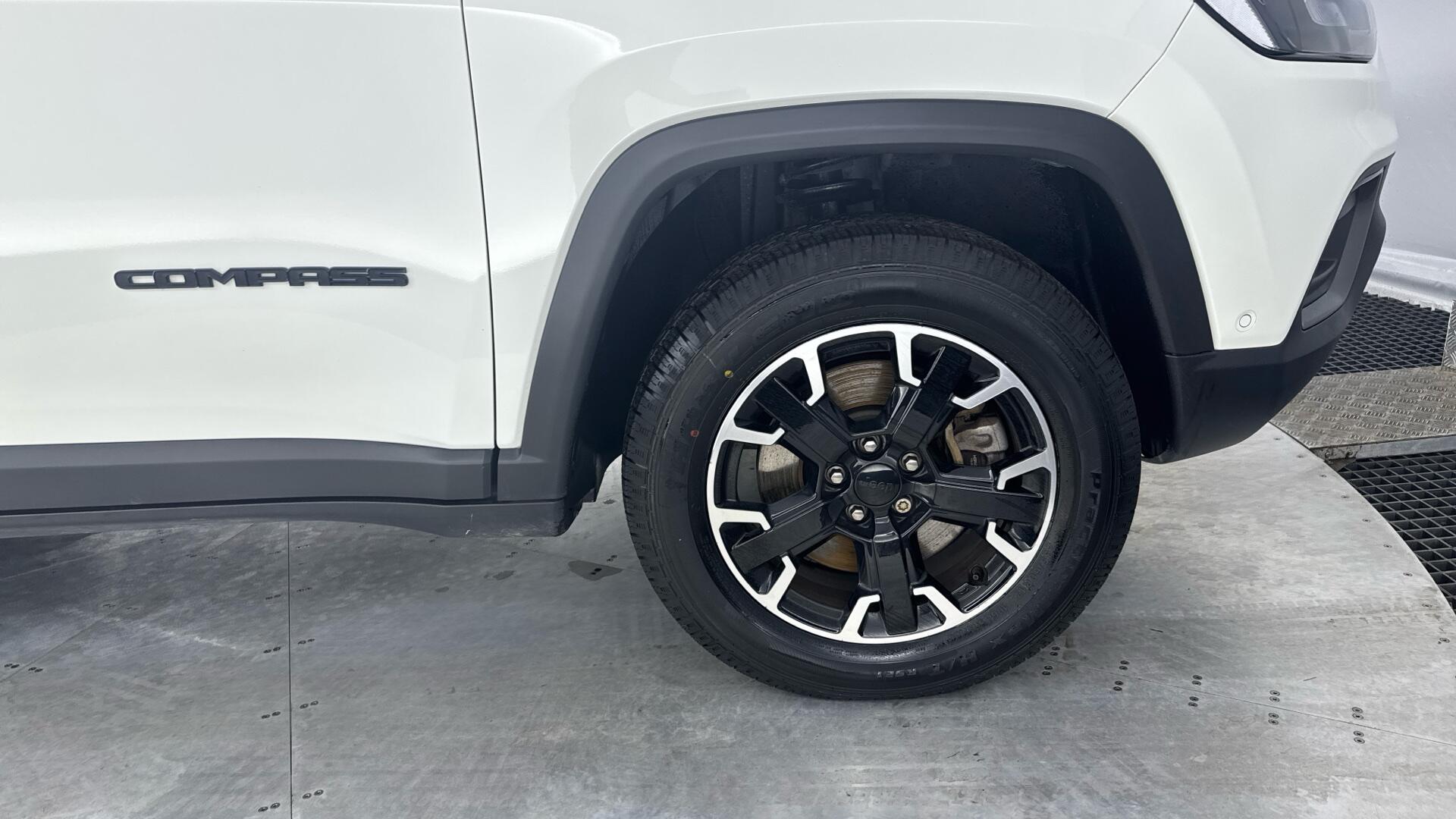 Jeep Compass view 20