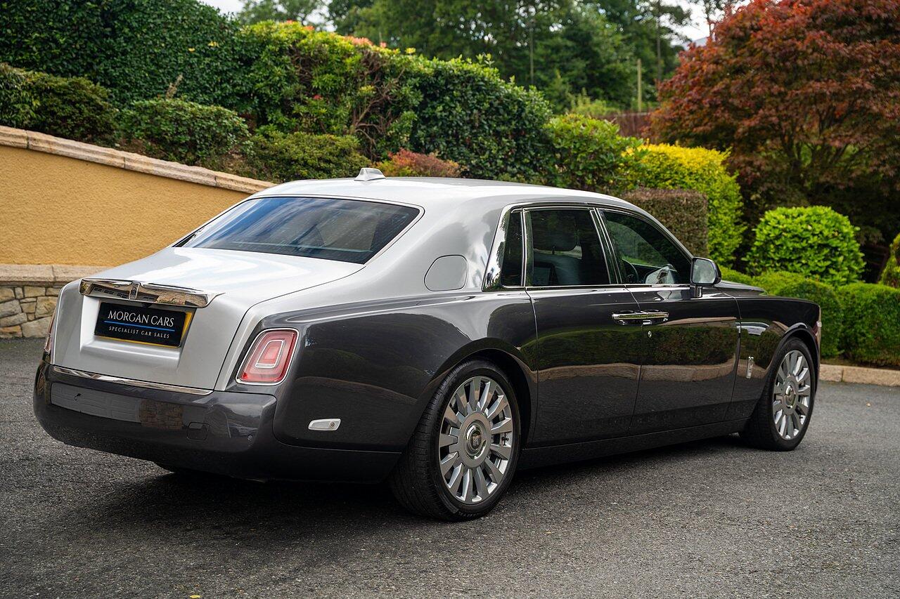 Rolls-Royce Phantom view 109