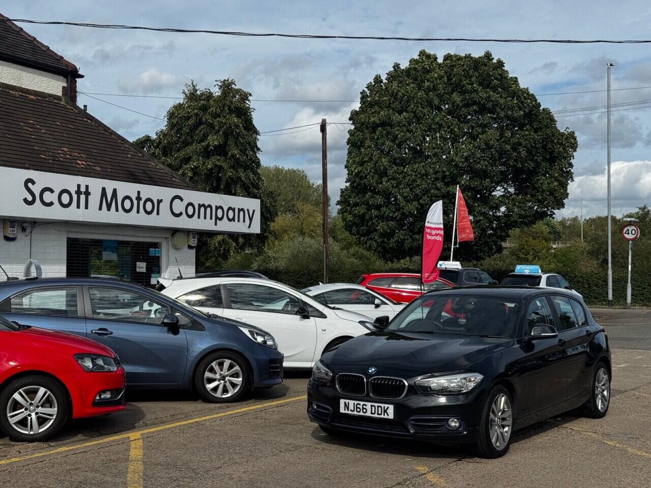 BMW 1 Series view 8