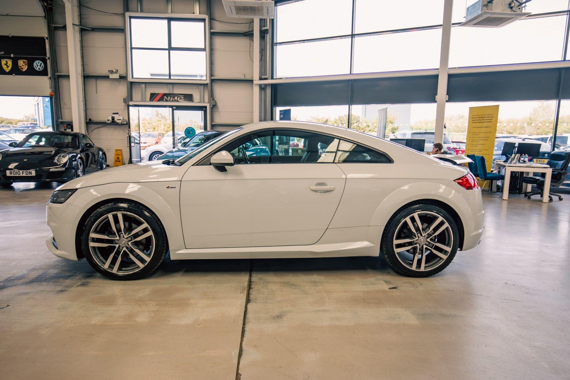 Audi TT view 25