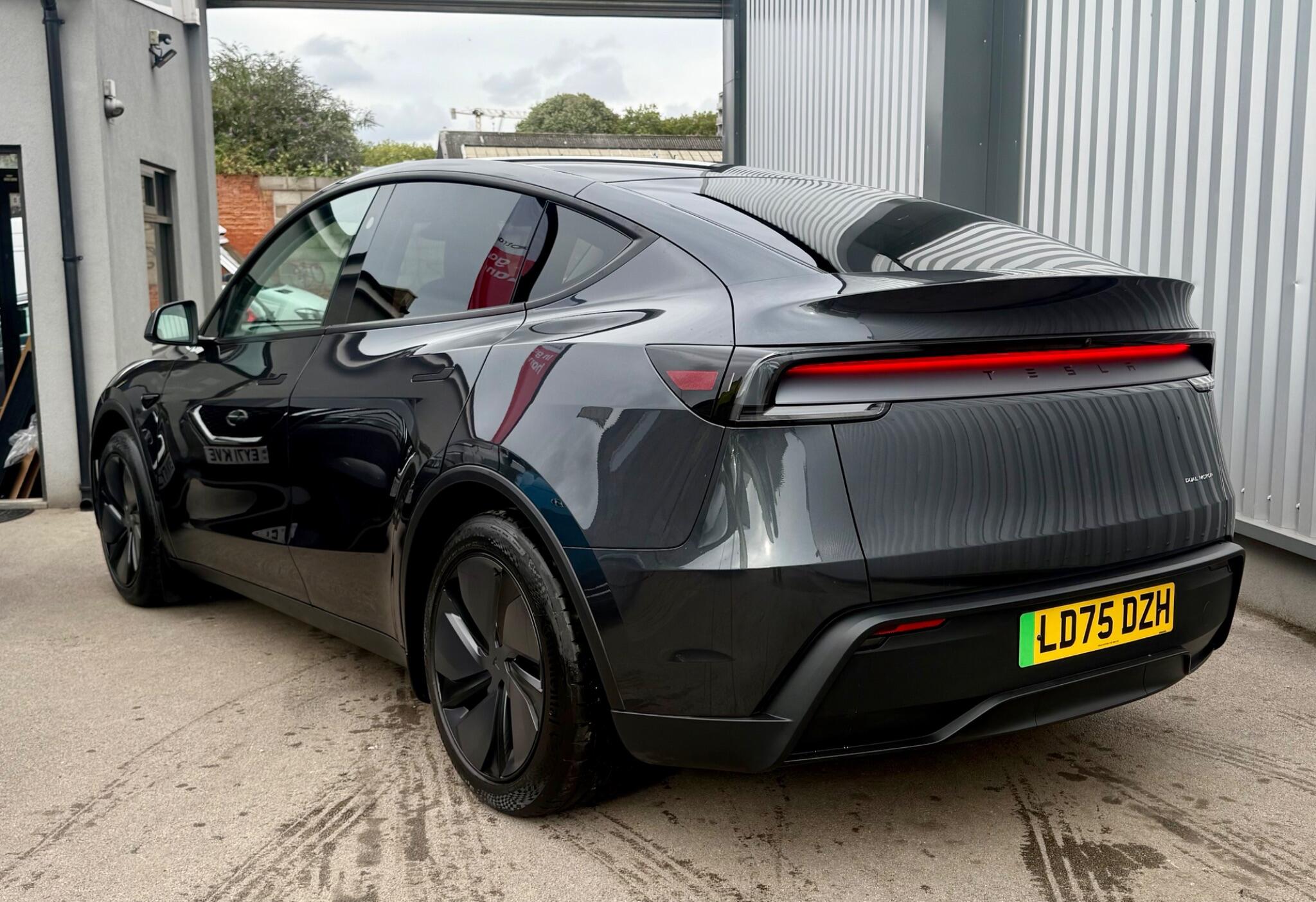 Tesla Model Y view 4