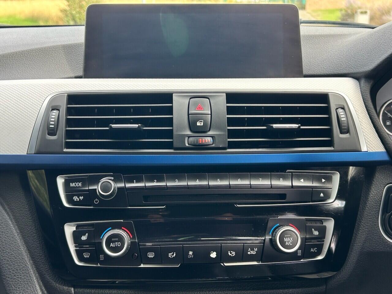 BMW 3 Series view 30