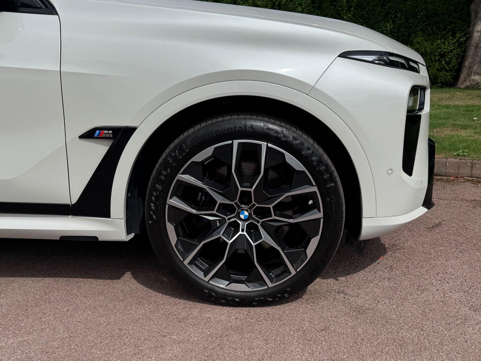 BMW X7 view 15