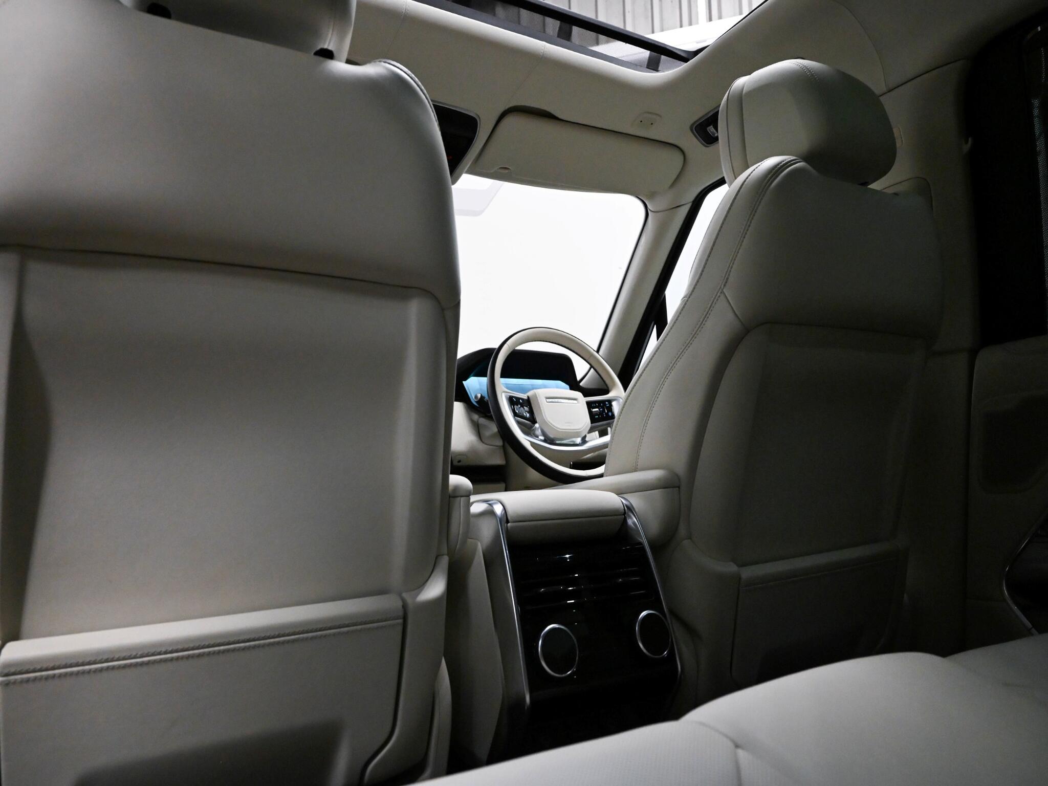 Land Rover Range Rover view 35