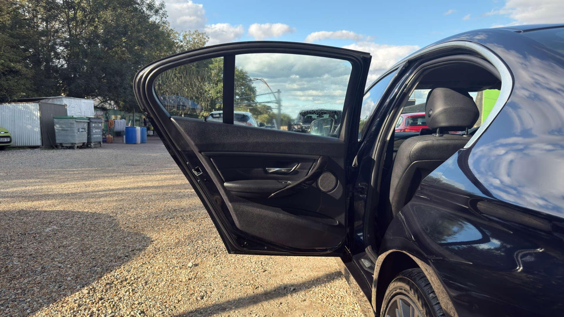 BMW 3 Series view 36