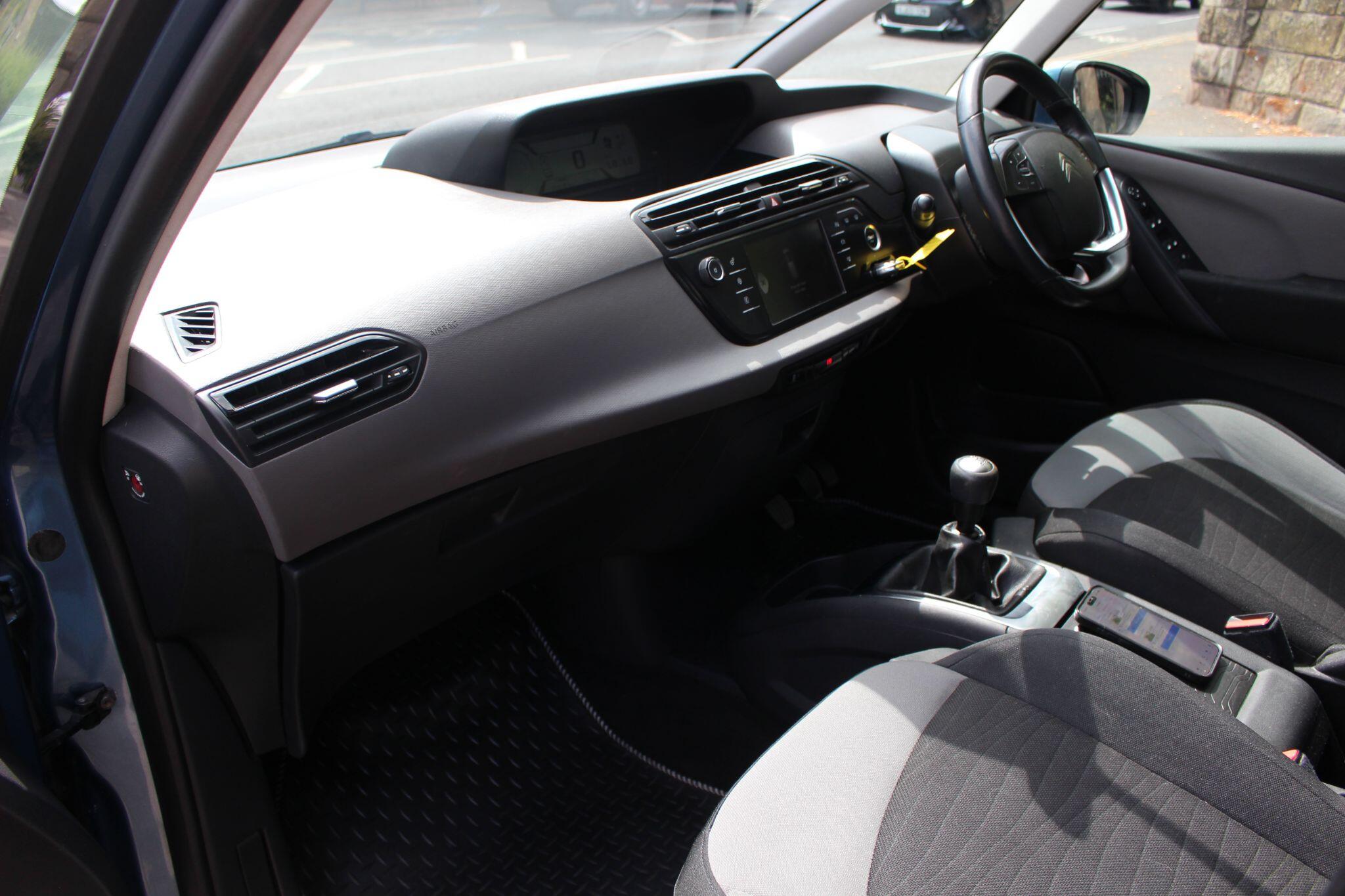 Citroen Grand C4 Picasso view 17