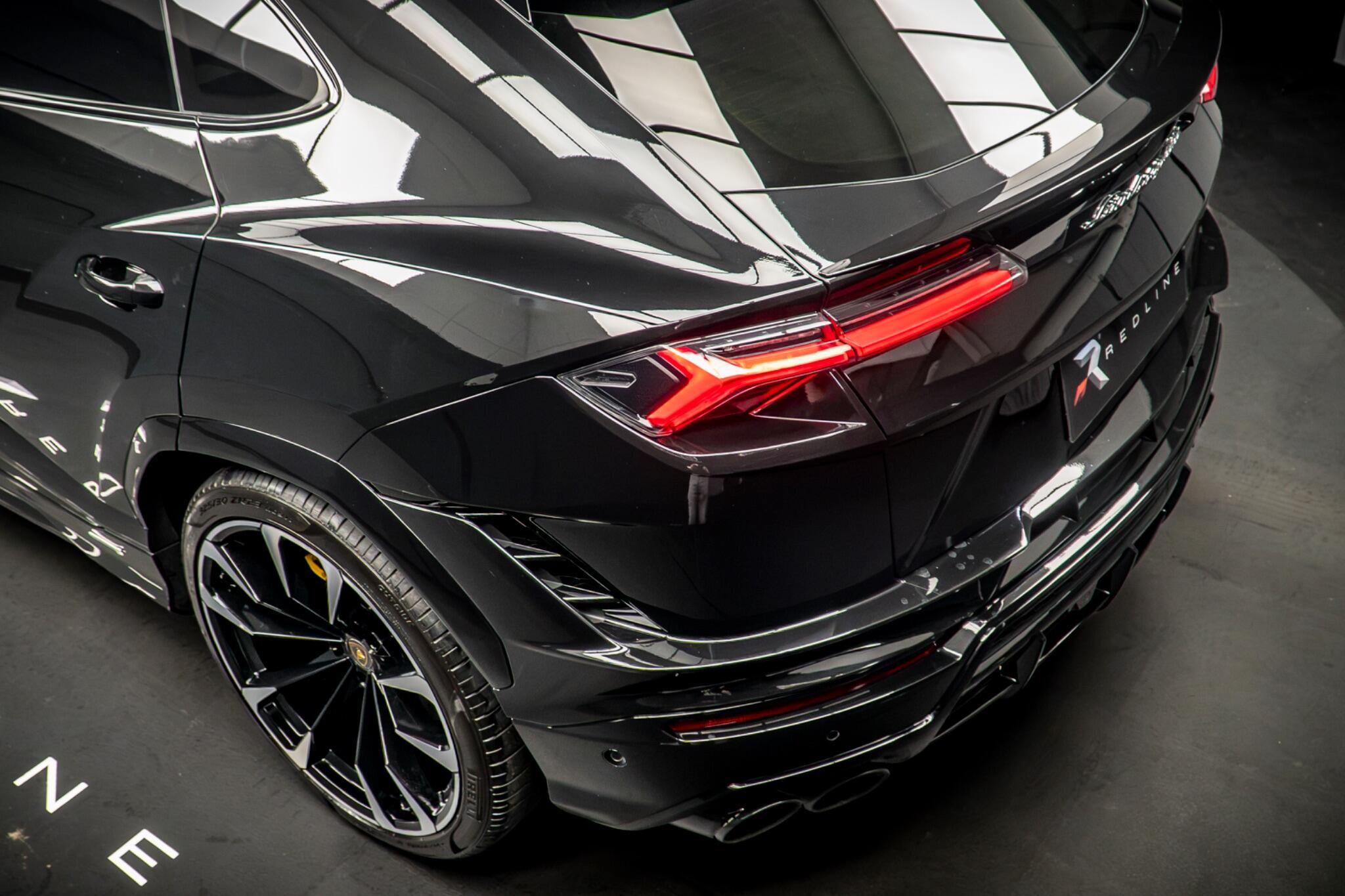 Lamborghini Urus view 19