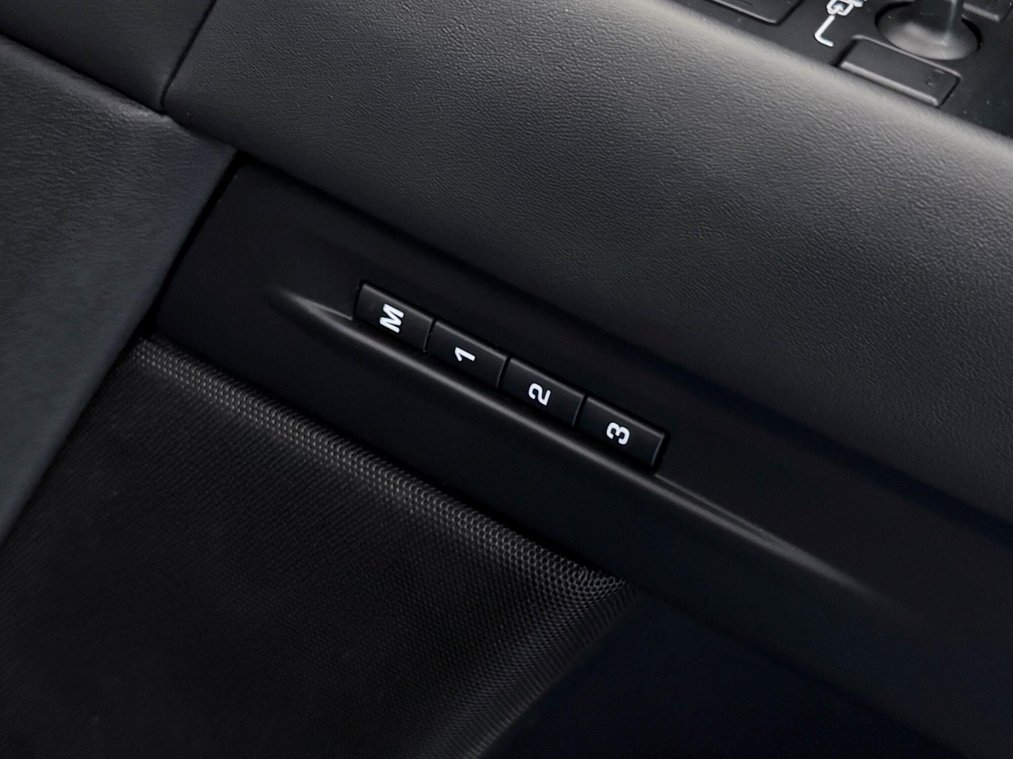 Land Rover Range Rover Evoque view 29