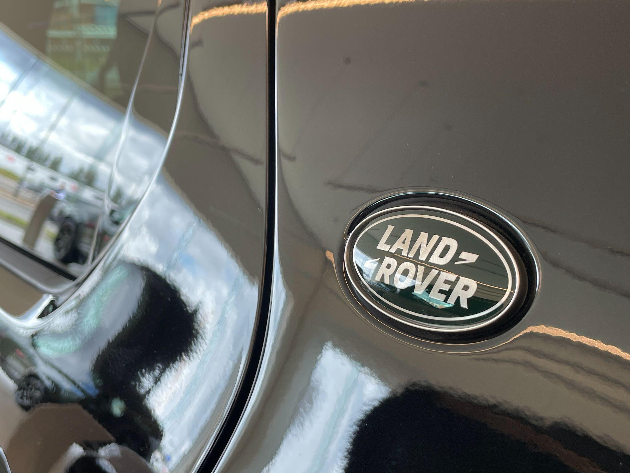 Land Rover Discovery Sport view 12