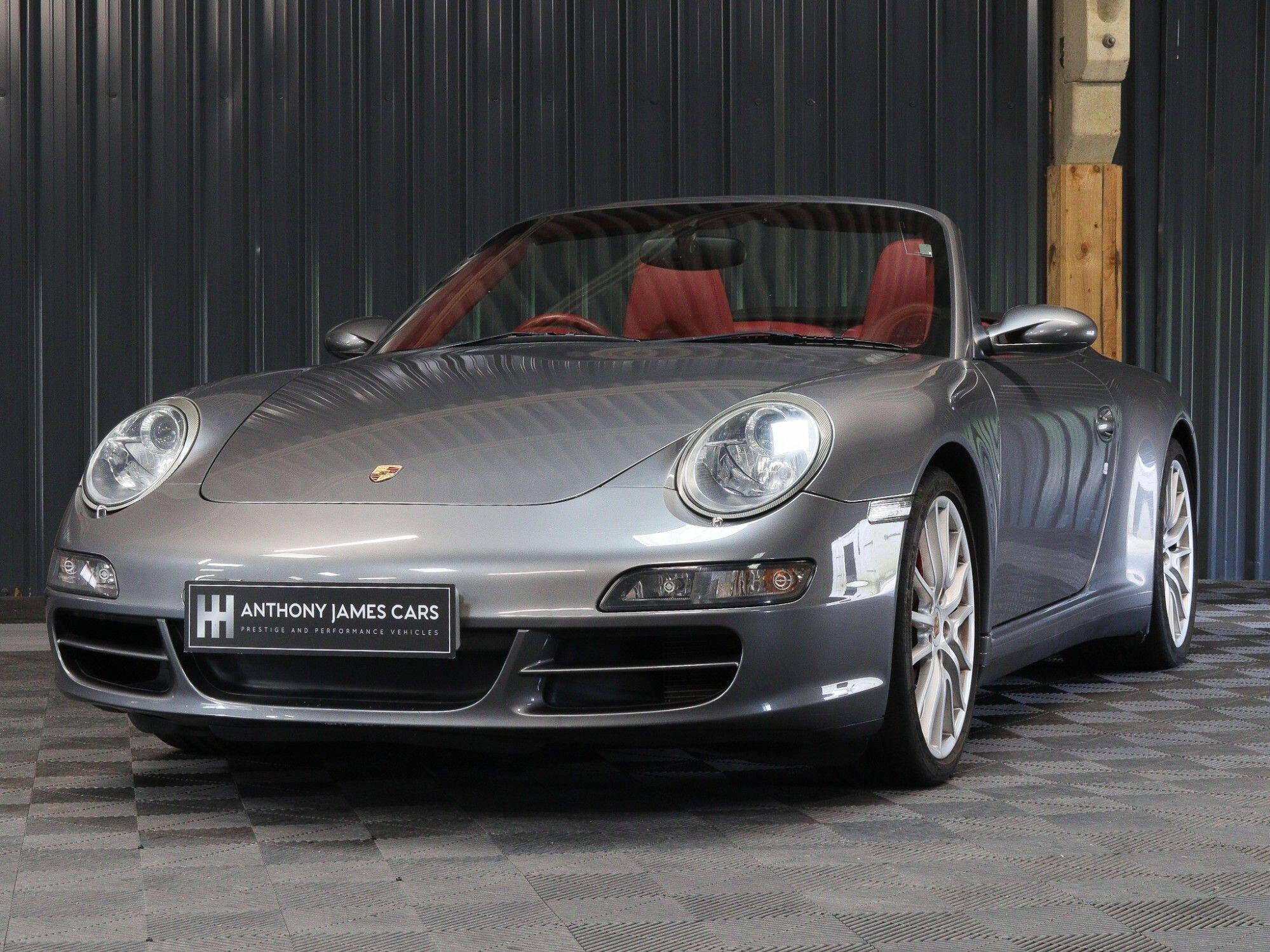 Porsche 911 view 4