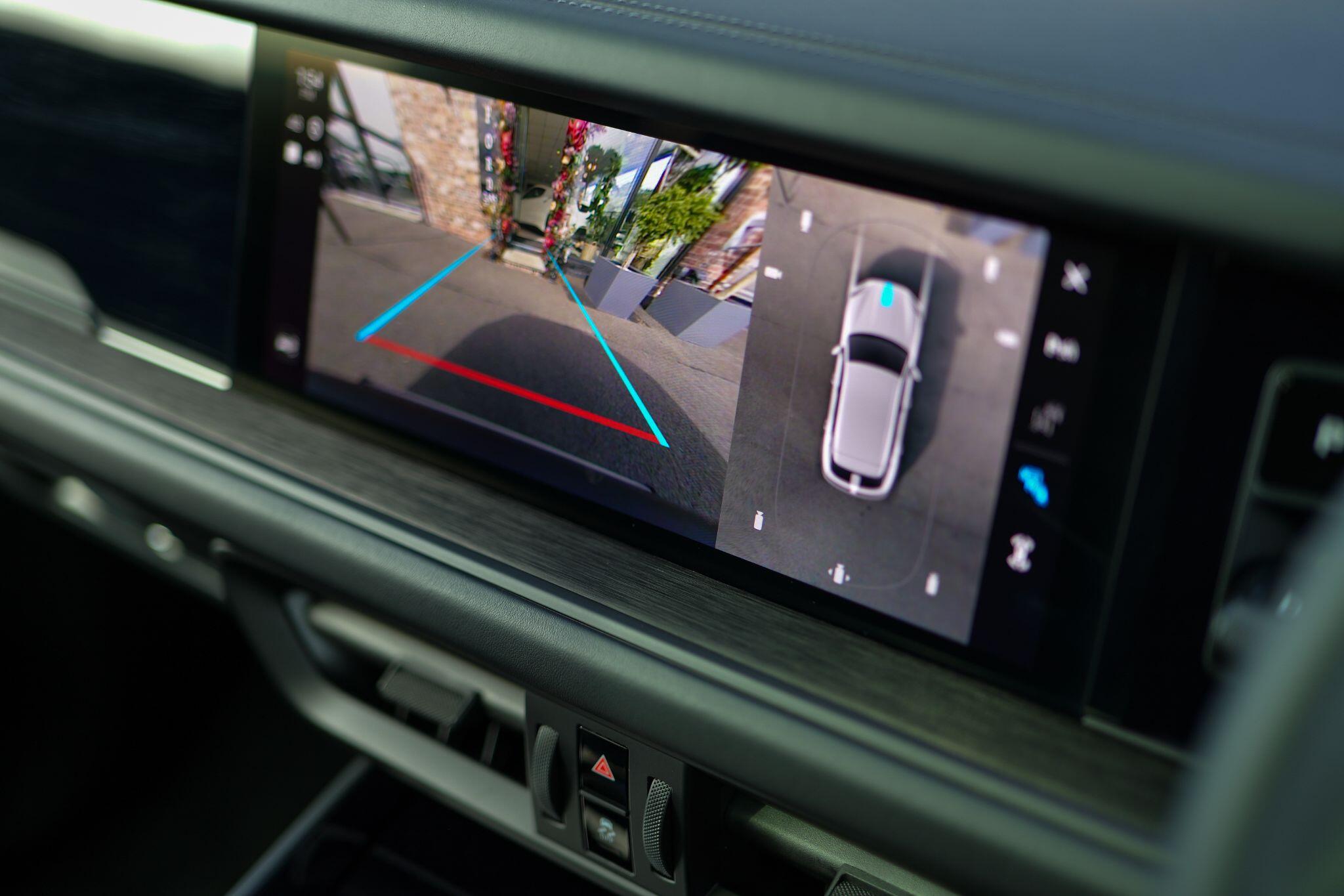 Porsche Cayenne view 19