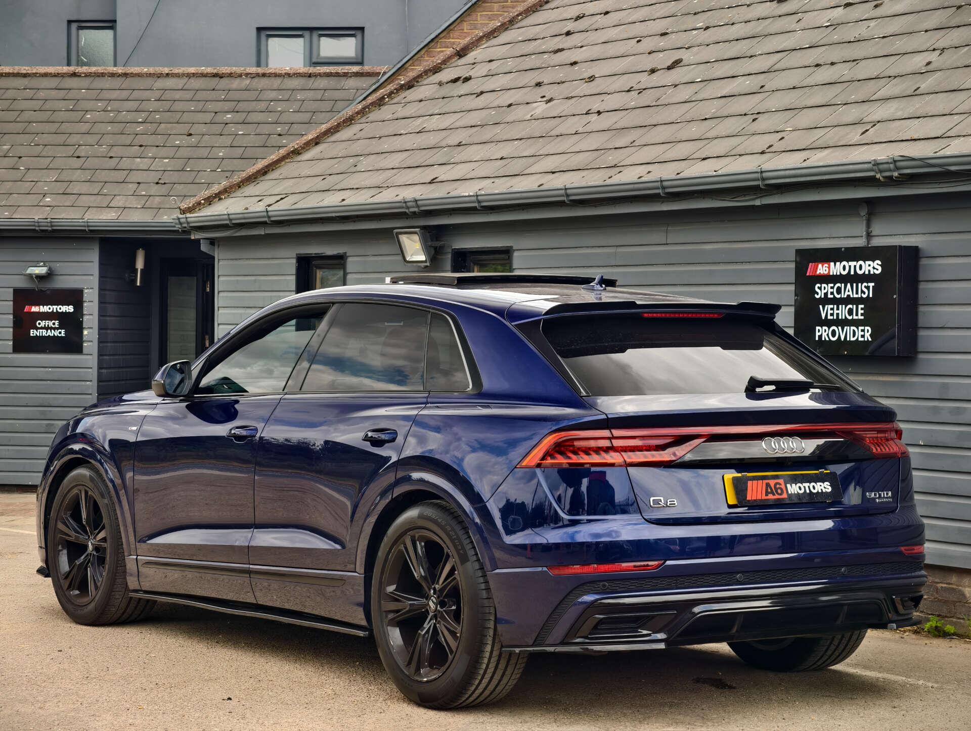Audi Q8 view 19